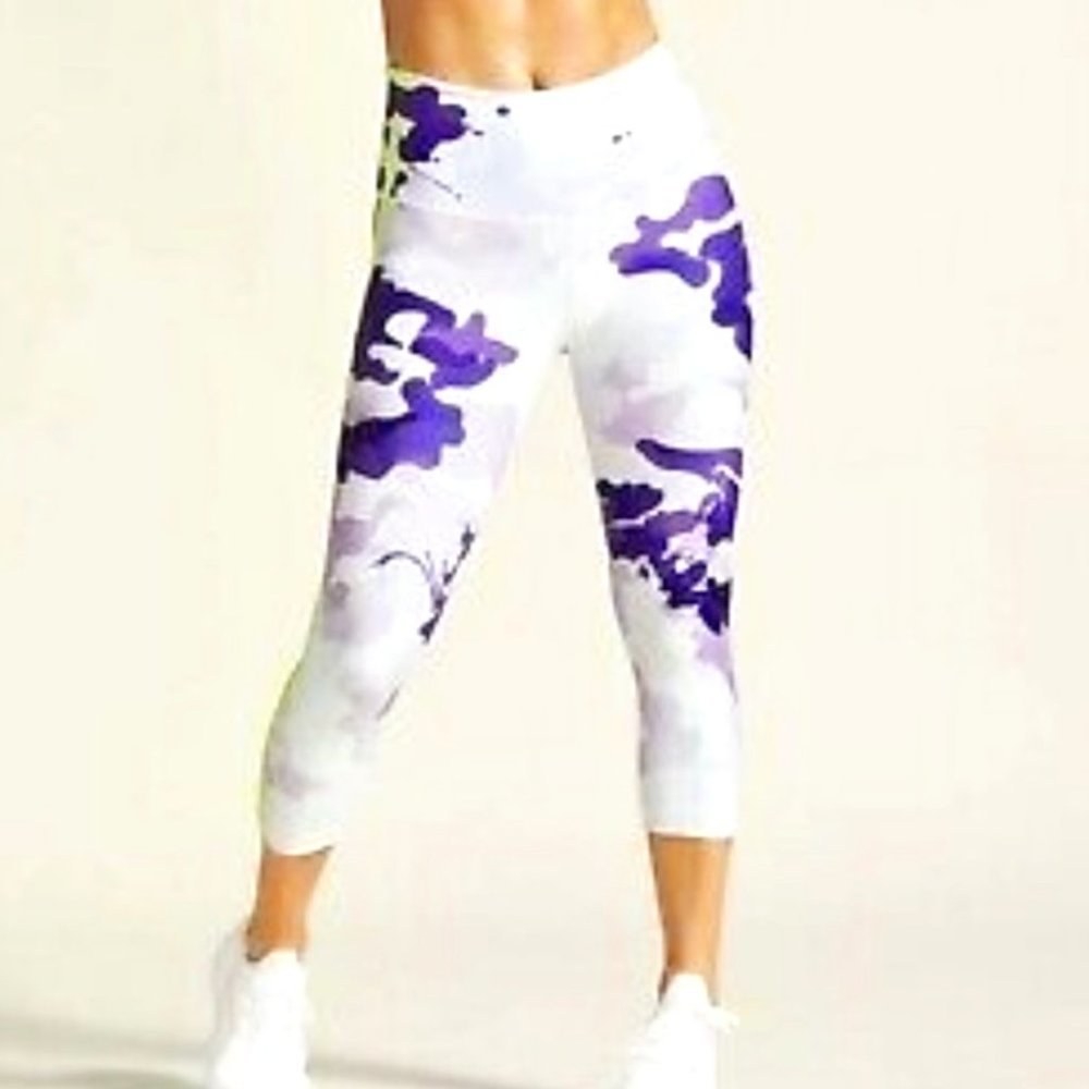 WITH women's Bowie high waist Peloton reversible capri nail polish camo size XS.